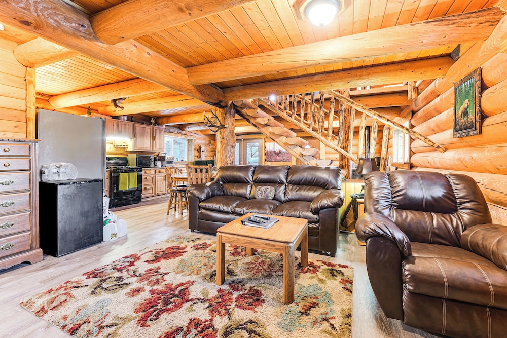 3 Mi to Kenai River: Secluded Sterling Cabin!
