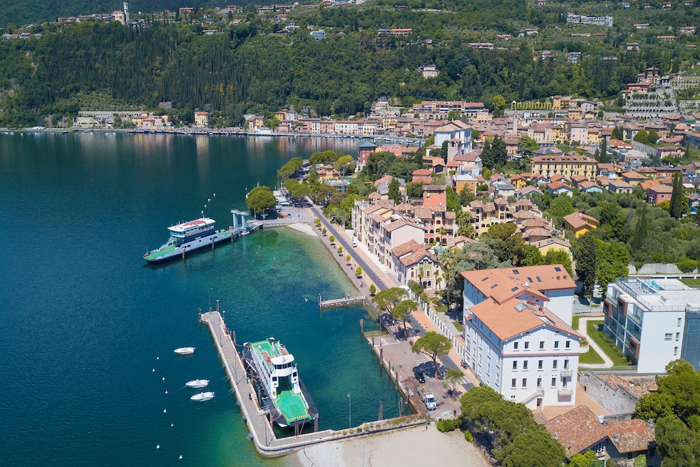 Mirabella Lake View & Private Parking