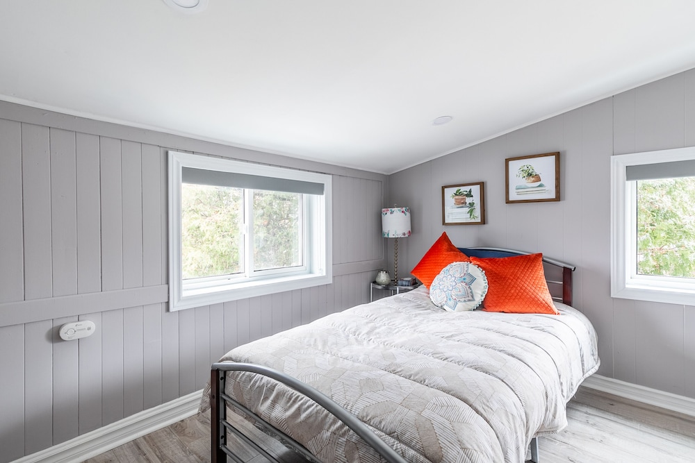 Cozy 3BR House in Watertown by GLOBALSTAY view 3