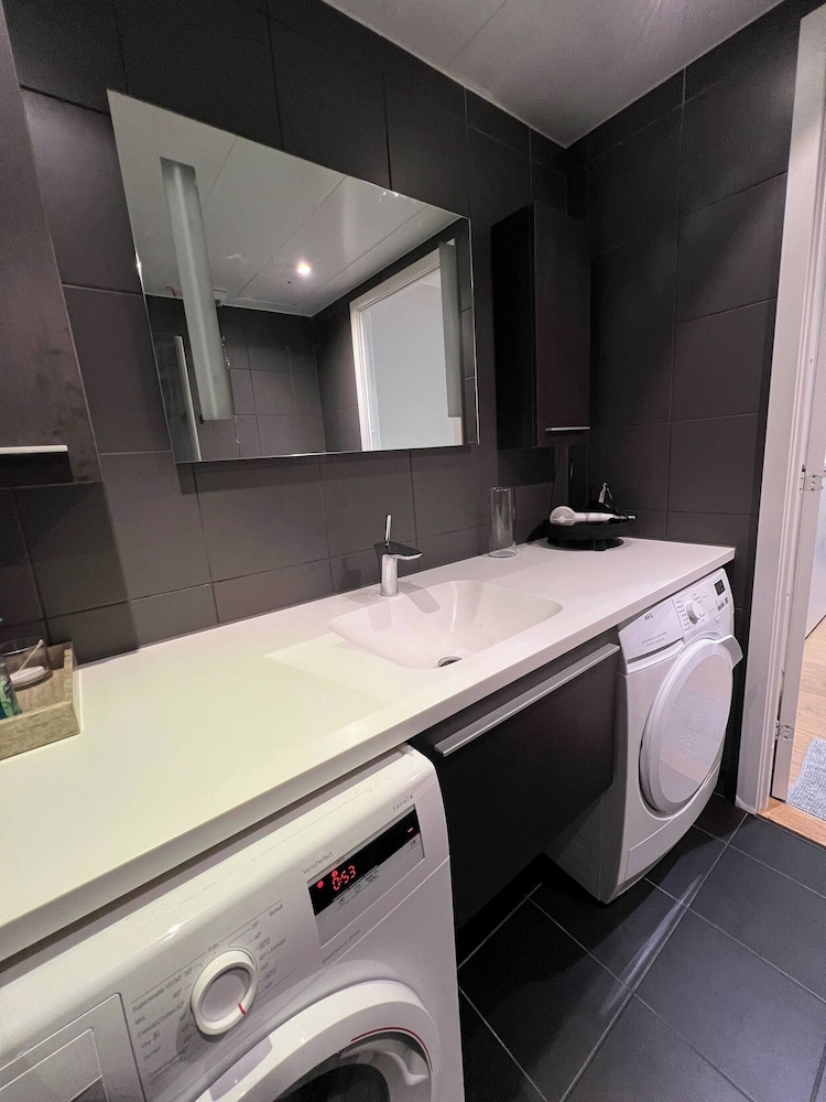 Stylish Seaview 4 Beds Central Apartment Sorenga