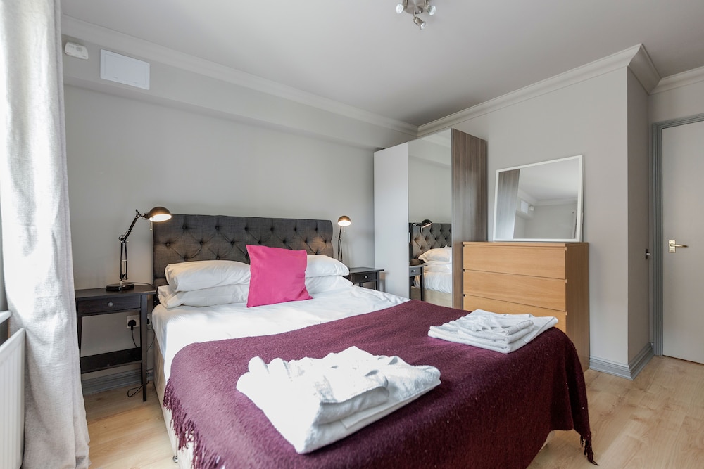 Hoxton 2 Bed Apartment by BaseToGo