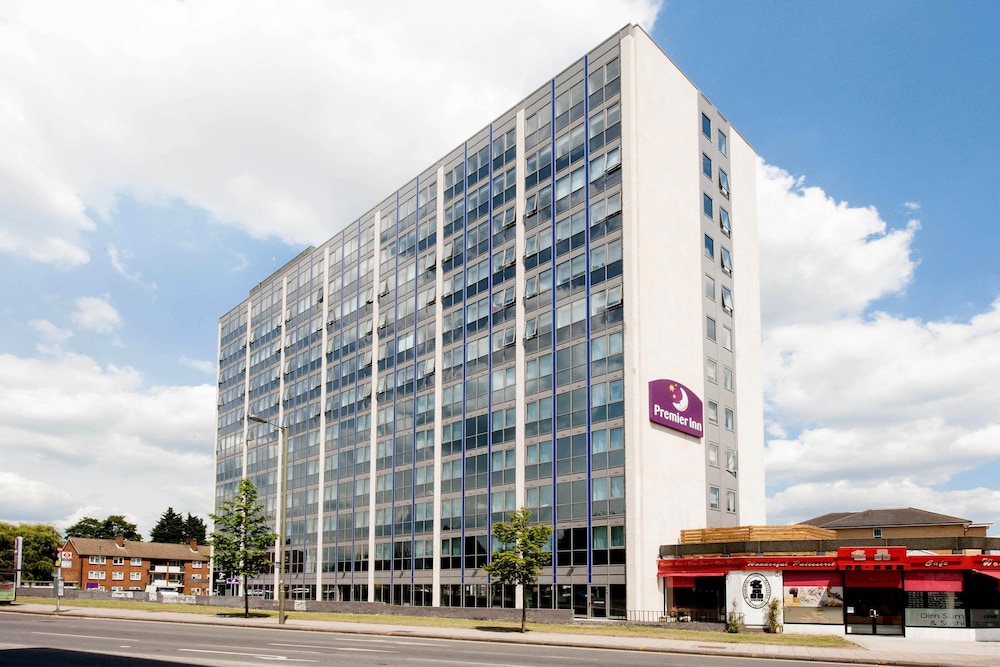 Premier Inn London Hendon - The Hyde 3