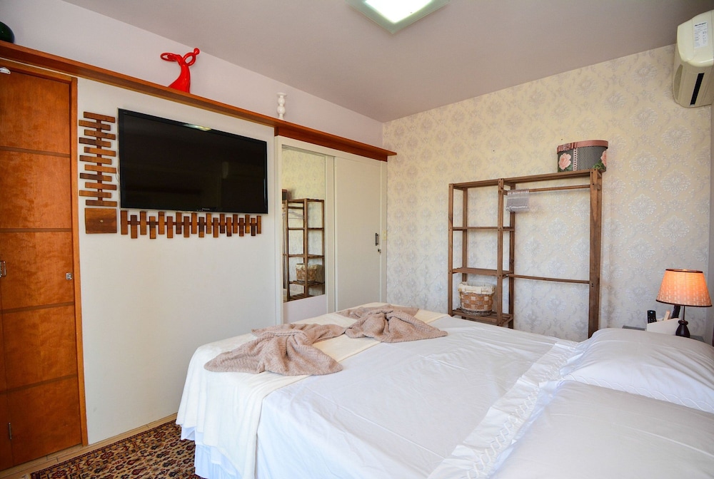 Ampla Casa com Piscina Ponta do Papagaio