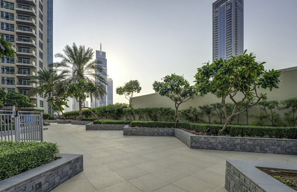 Stunning 2 BR in the heart of Downtown