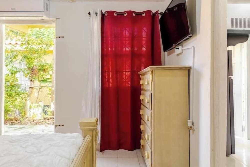 Insight Studio at Csompo Silver Manor view 3