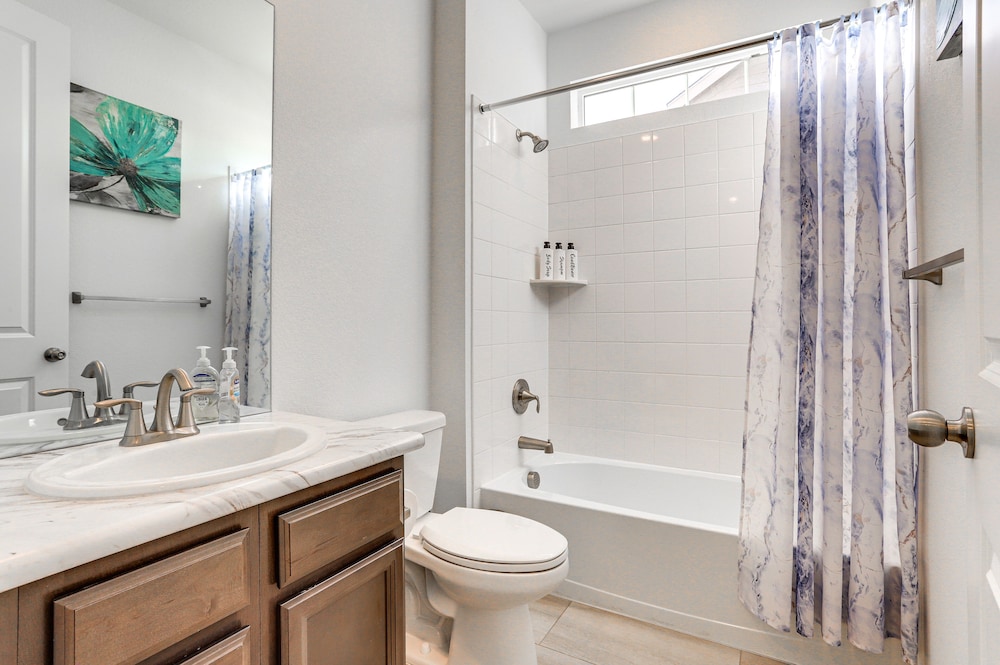 Spacious Commerce City Home: 16 Mi to Denver! - Property Image 11