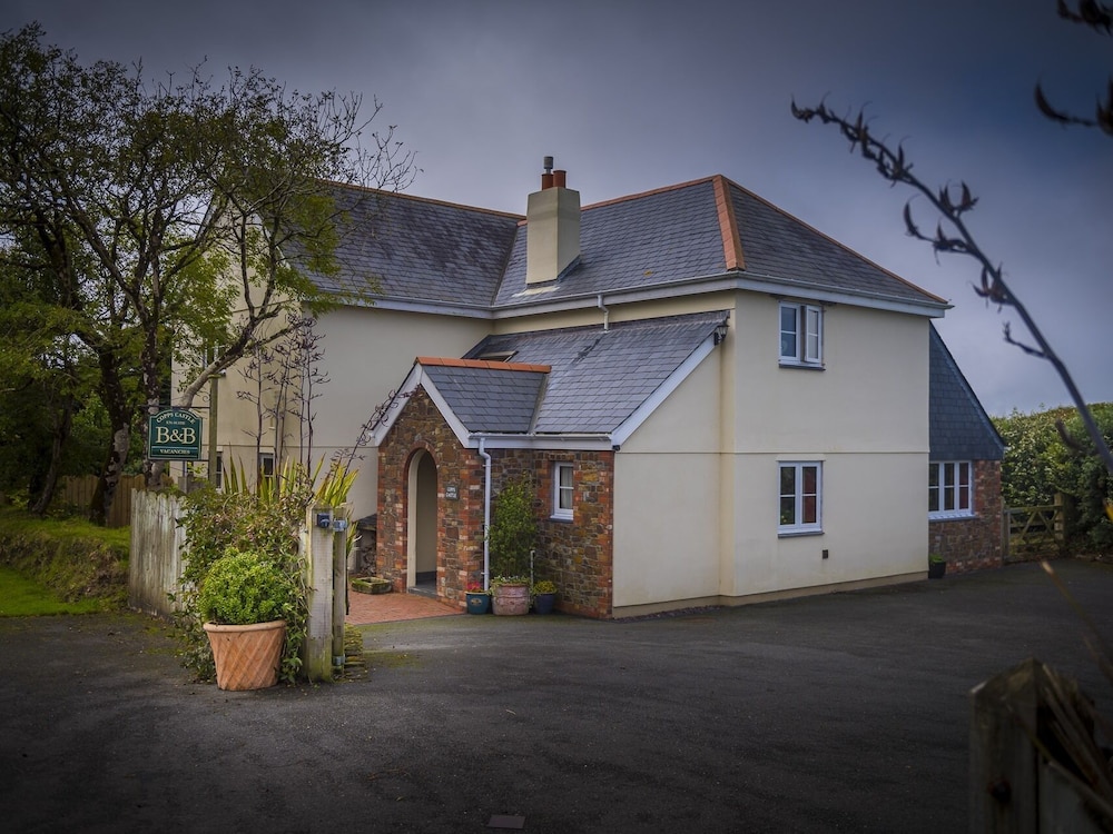 Copps Castle Bed & Breakfast