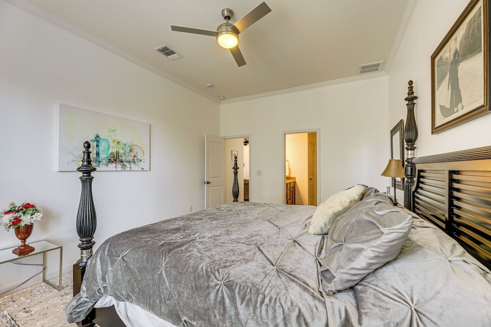 5 Mi to Lake Travis: Pet-friendly Home w/ Yard!