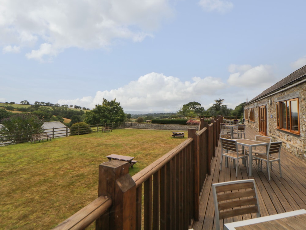Harcombe House Bungalow 6