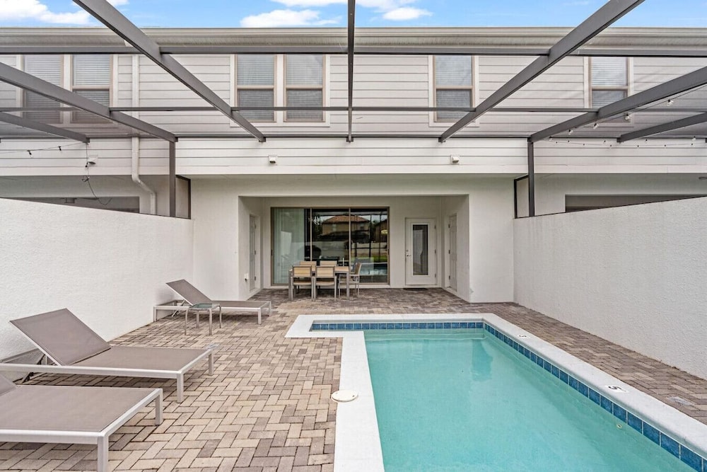 Spacious 5BR Villa w Private Pool Near Disney