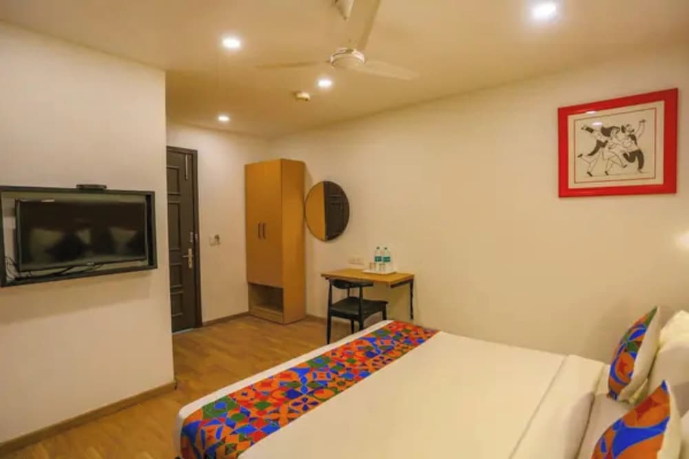 Fabhotel Crown Dx