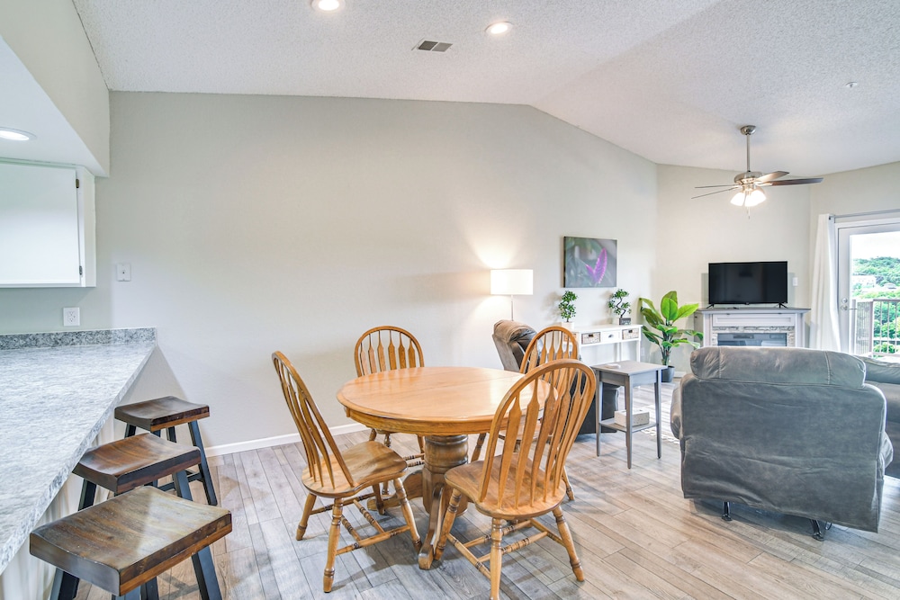 1 Mi to 76 Strip: Family Condo in Branson!