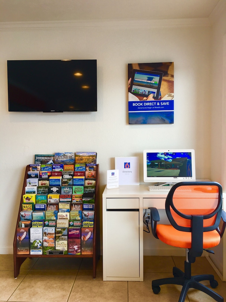 Hillsville Vacations - Motel 6 Hillsville, VA - Property Image 20