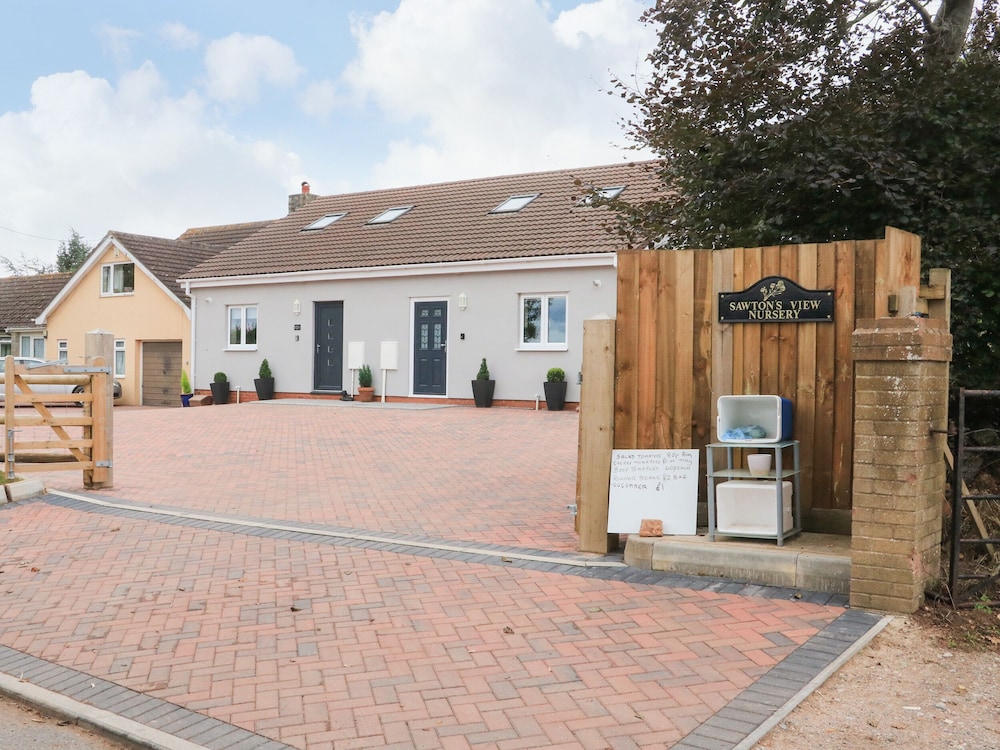 Sawtons Cottage 2
