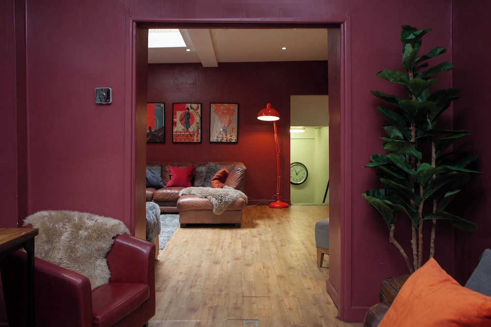 higgihaus 107 Sleeps 4 Monday - Friday