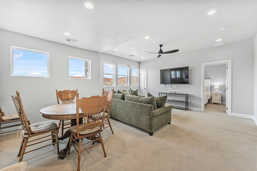 Desert Rose Hideaway 5 Bedroom Home