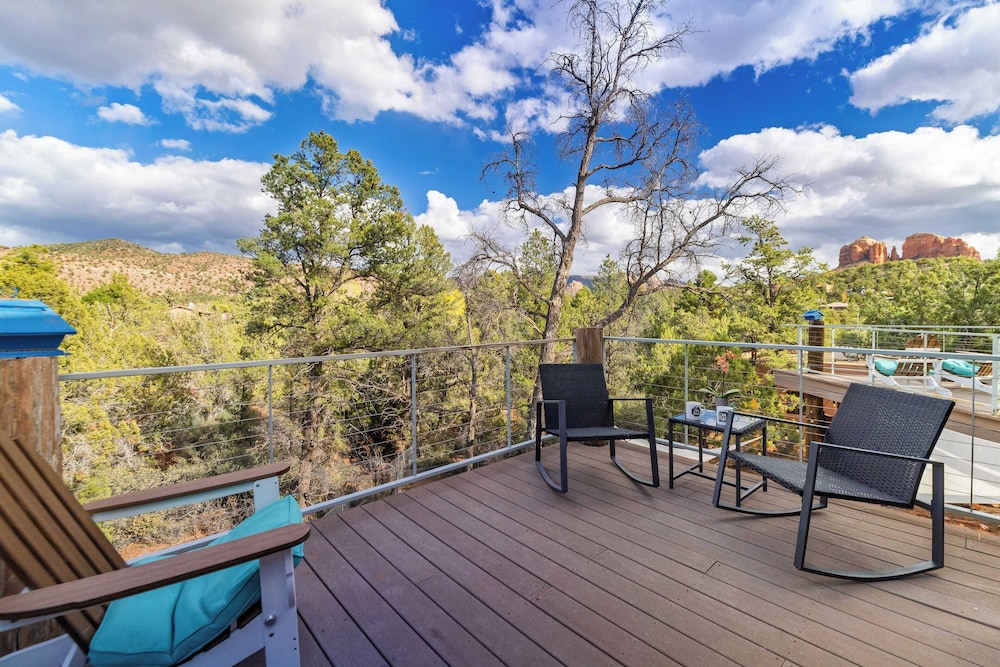 Cathedral View by Avantstay Pool Table + Hot Tub