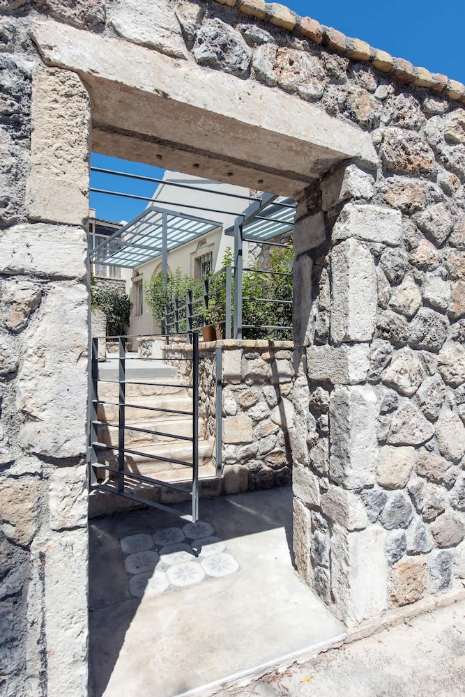 Iliopetra House 2 - Corfu Retreat With Jacuzzi