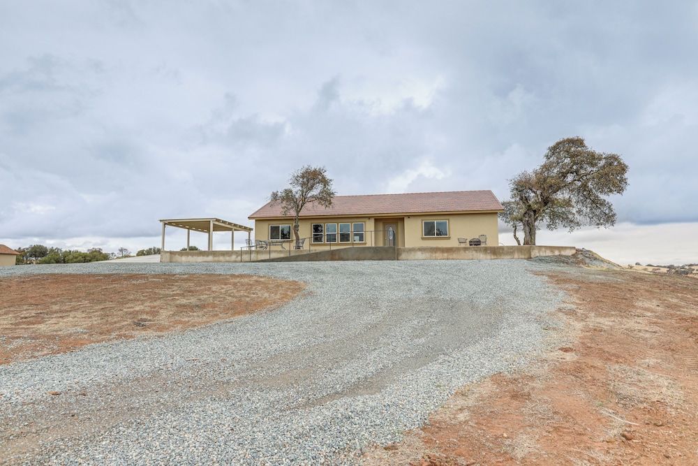 On-site Winery: Rural Plymouth Getaway!