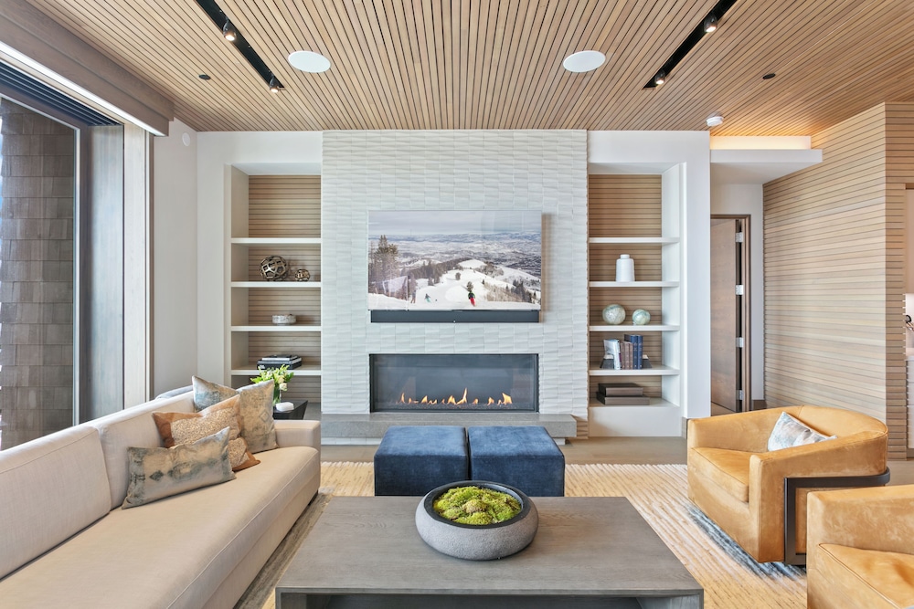 The Residences at The Tower-3 Bedroom Deluxe #6 3 Condo