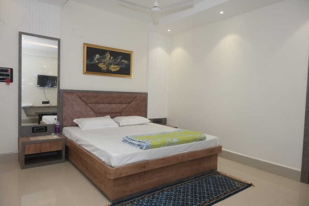 Manyavar Guest House