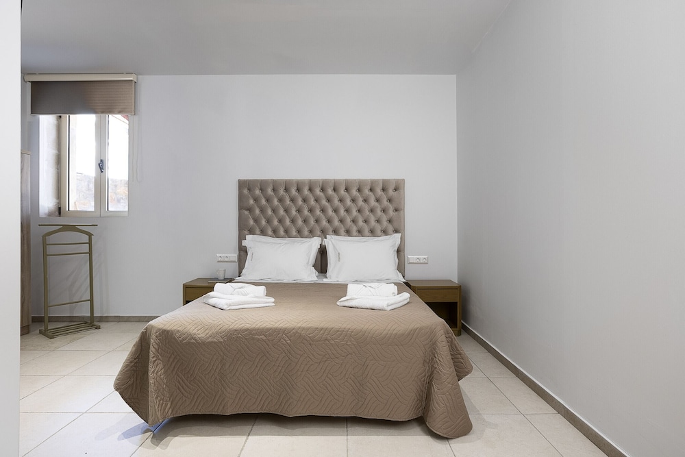 Villa Pasiphae - With Private Heated Pool