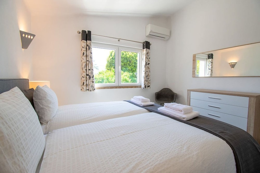 Lavanda Magnificent Five Bedroom Villa in Carvoe