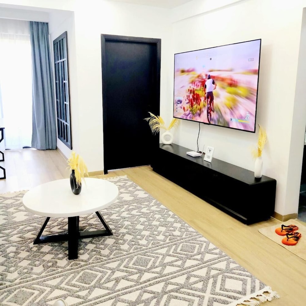 Luxurious Nairobi Condo With Rooftop Pool & Gym