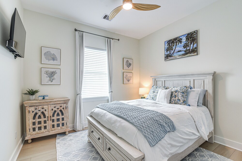 Walk to Beach: Galveston Gem w/ Pool Access