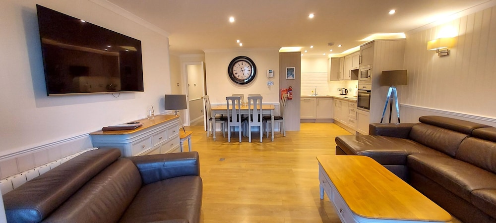 Loch Rannoch Highland Club Pine Marten Lodge 03