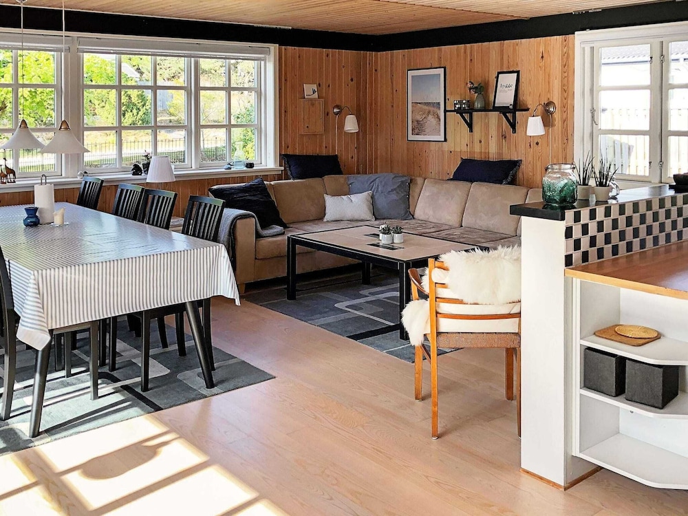 Cozy Cottage by the Sea-by Traum view 3