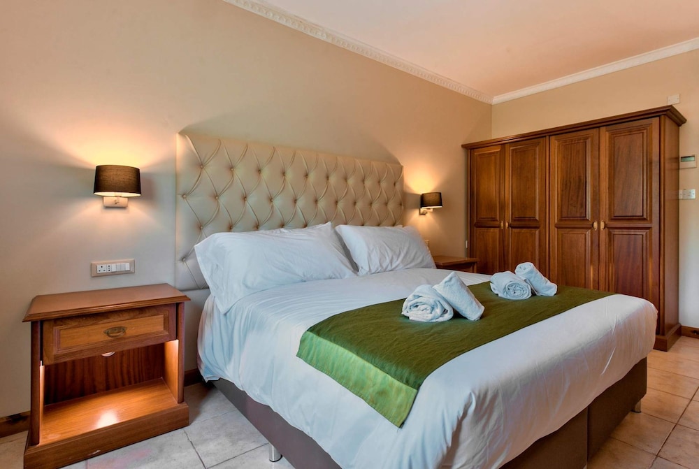 Villa Gardenia - 5 Bedroom Holiday Villa With Pool
