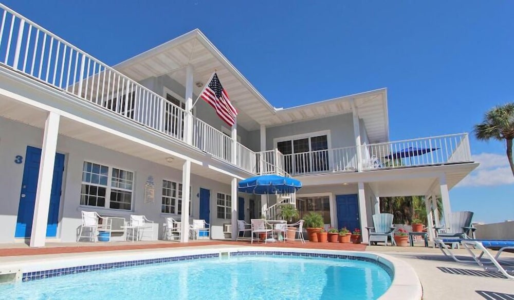 Hotel Beachouse Inn & Suites - Image 1