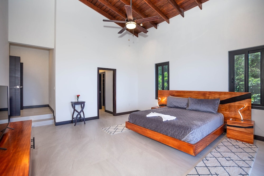 Ocean Pearl 4 Bedroom Home by RedAwning view 4