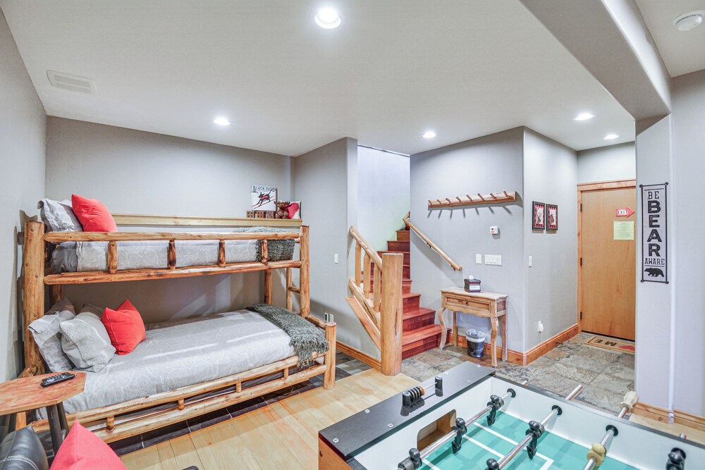 Sauna & Hot Tub: Mtn-view Retreat in Silverthorne!