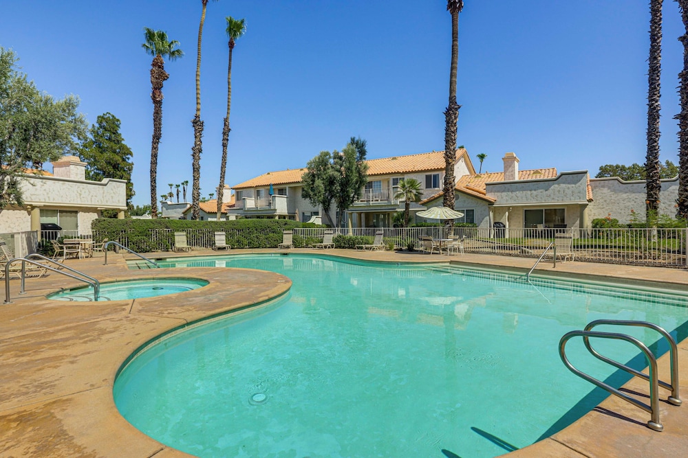 Palm Desert Golf Getaway w/ Views + Resort Perks