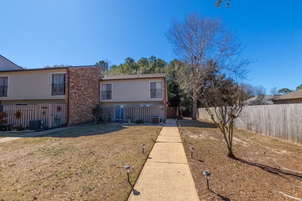 Spacious 3BR Pensacola Townhouse view 3