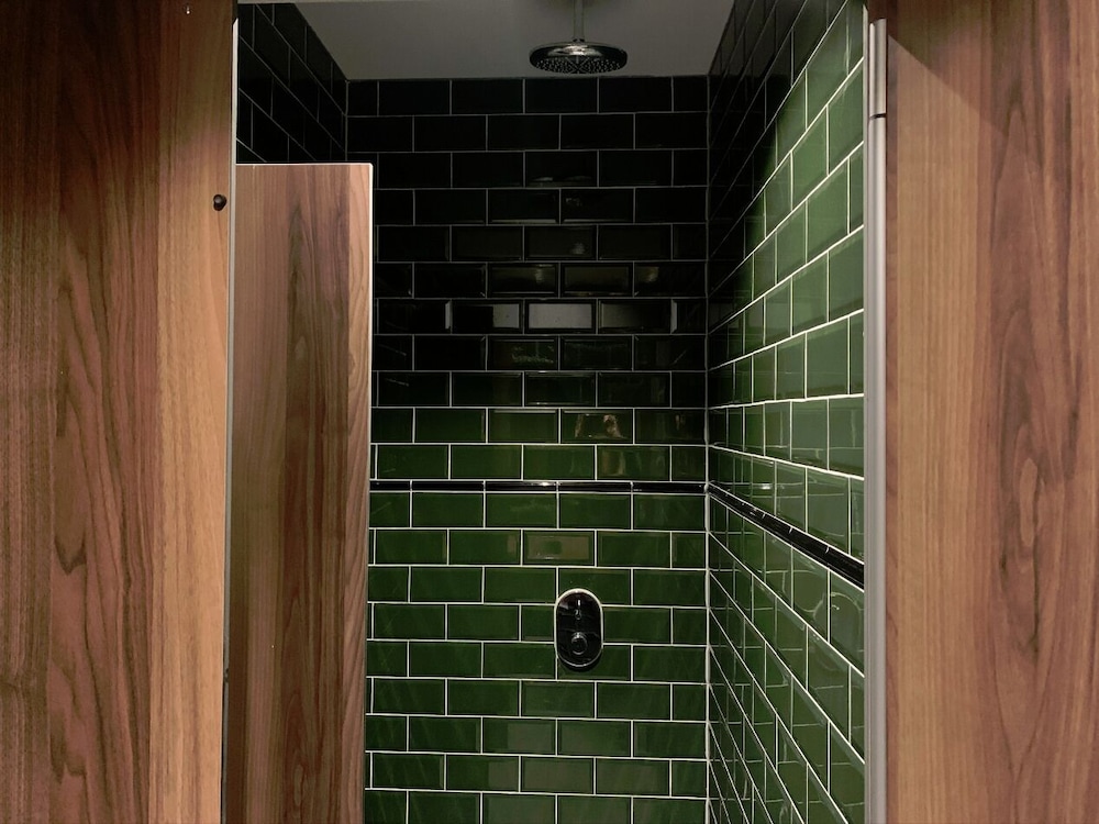 Durty Nelly's - Hostel
