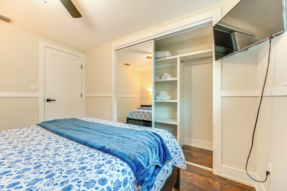 Holiday Oasis w/ Heated Pool: Near Gulf Beaches!