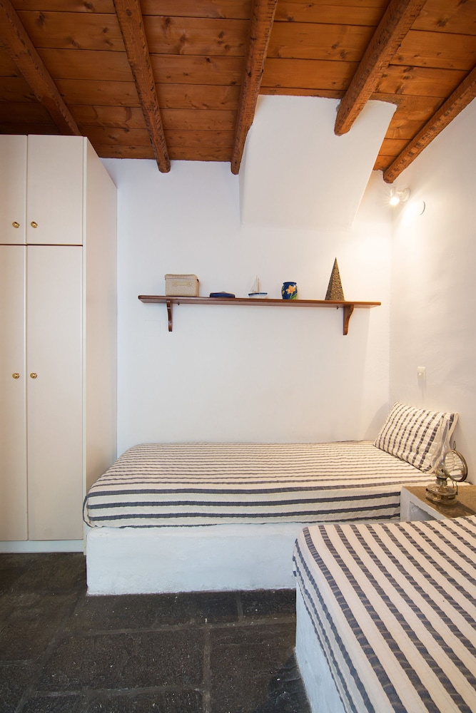 Serifos Houses Hora