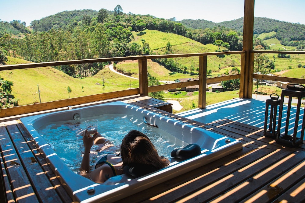 Prana Chalé com Hidromassagem na Serra