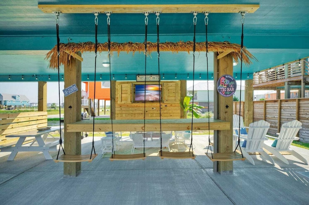 Sleeps 24 2 Homes, Priv Pool, Swing Bar, Patio Lounge Near Nature Preserve
