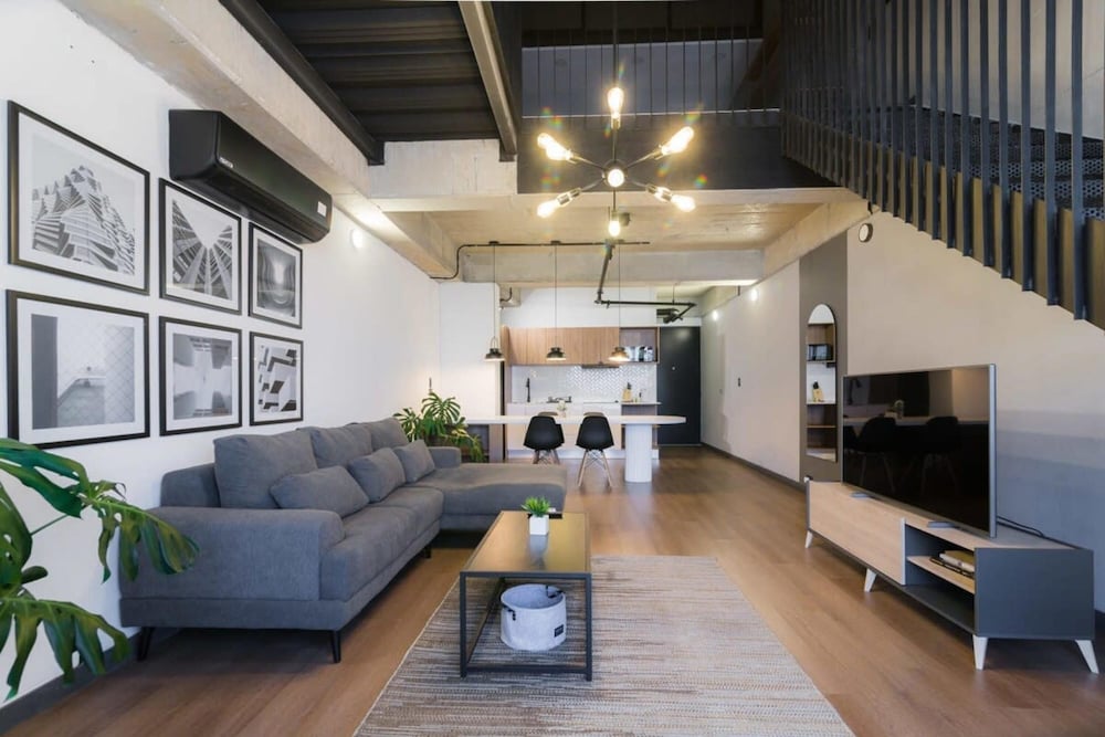 w Stunning Duplex in Laureles