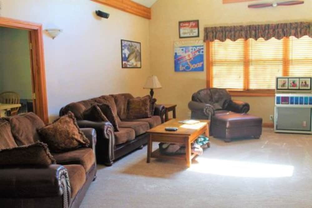 Oak Creek Lodge