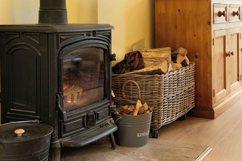Woodcutter's Cottage - Country Retreat