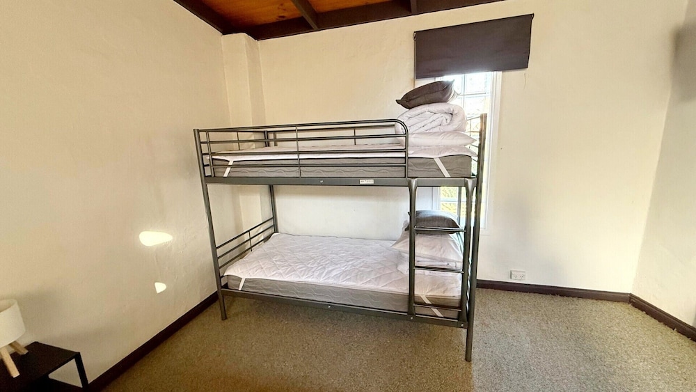 Colonial Bank Motel