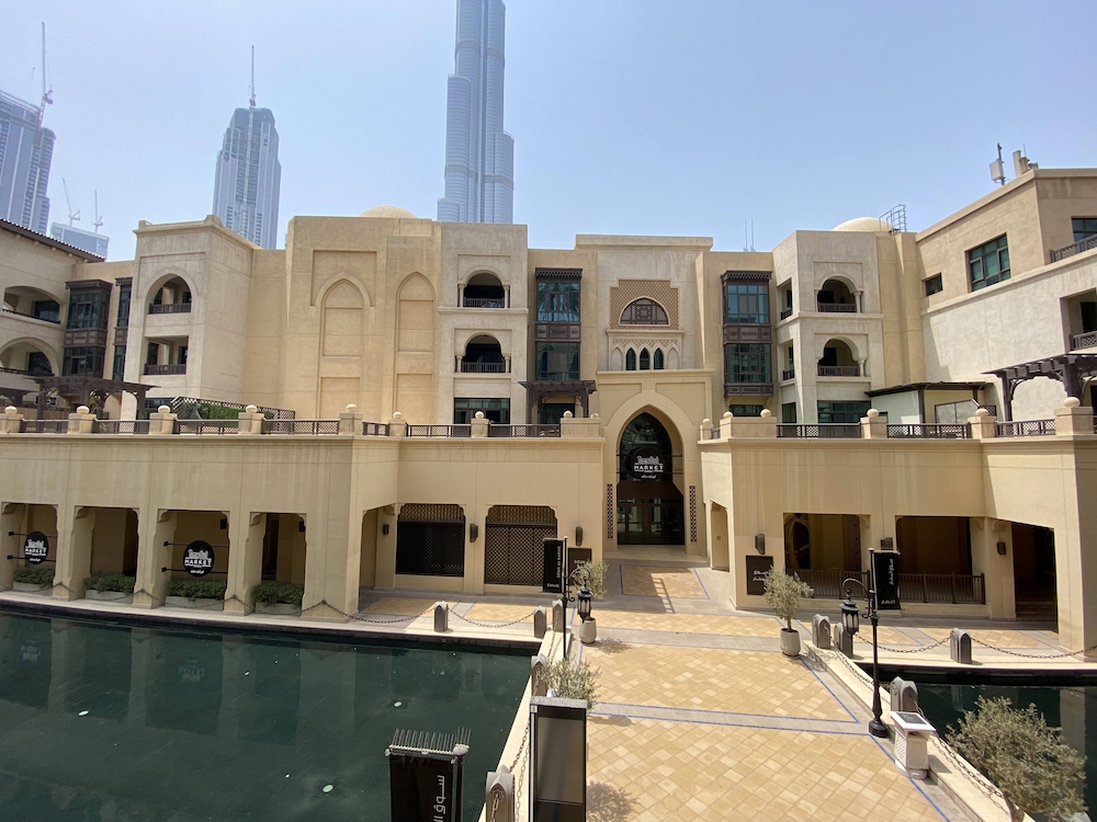 Lux BnB I Souk Al Bahar I Burj Khalifa Views