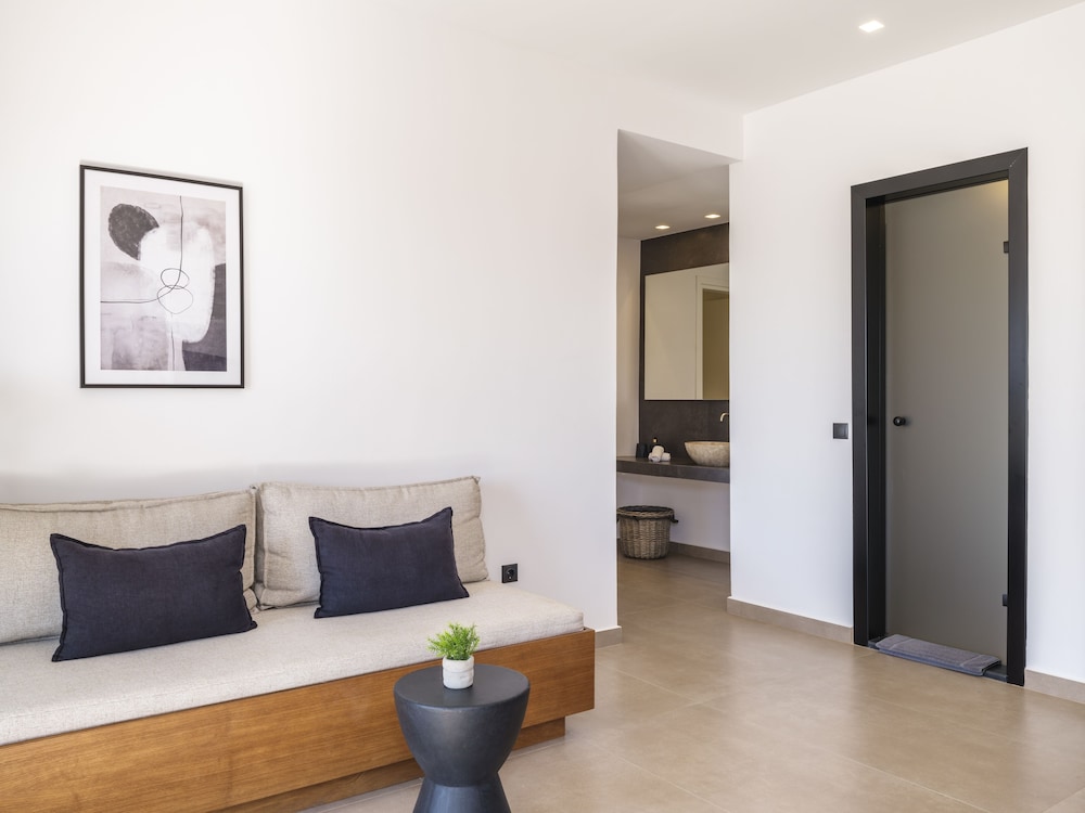 Evi Suites & Villas