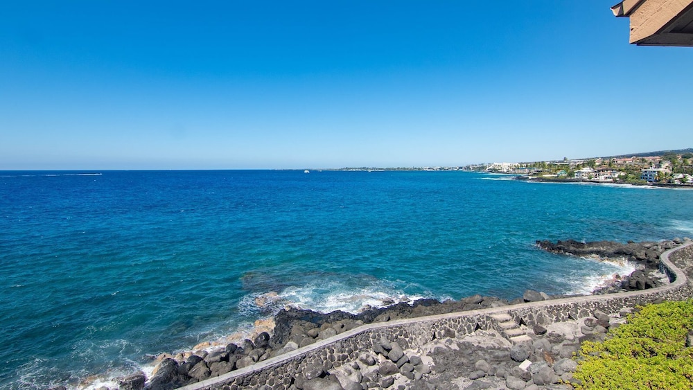 Top Floor - Direct Ocean Front View - Air-conditioned - Vrkcv