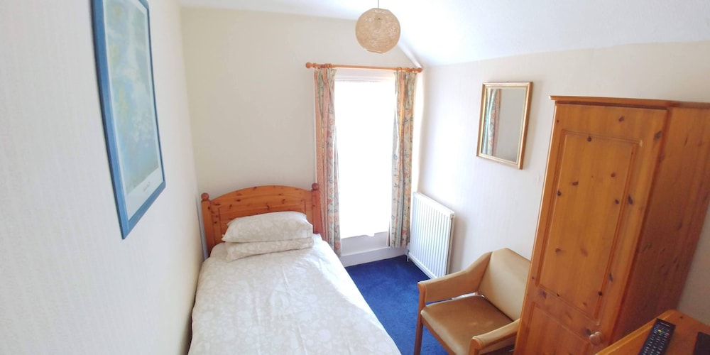 3-bed House With Superfast Wi-fi, DW Lettings 15vr view 4